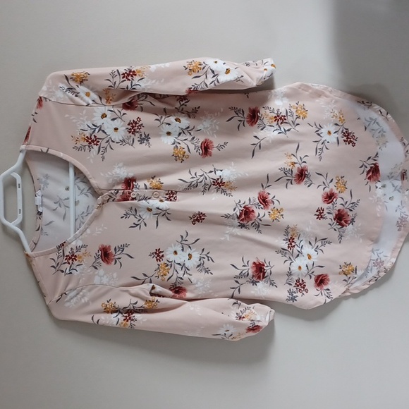 Ardene 3/4 sleeve floral top - Picture 1 of 3